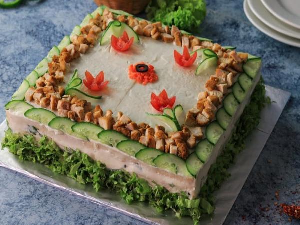 2 طرز تهیه کیک مرغ خوشمزه و مجلسی با نان تست به روش سرد و گرم